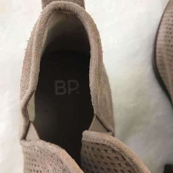 BP Women's 10 Perforated Ankle Booties Beige Tan Suede Leather Casual Everyday - Picture 7 of 8